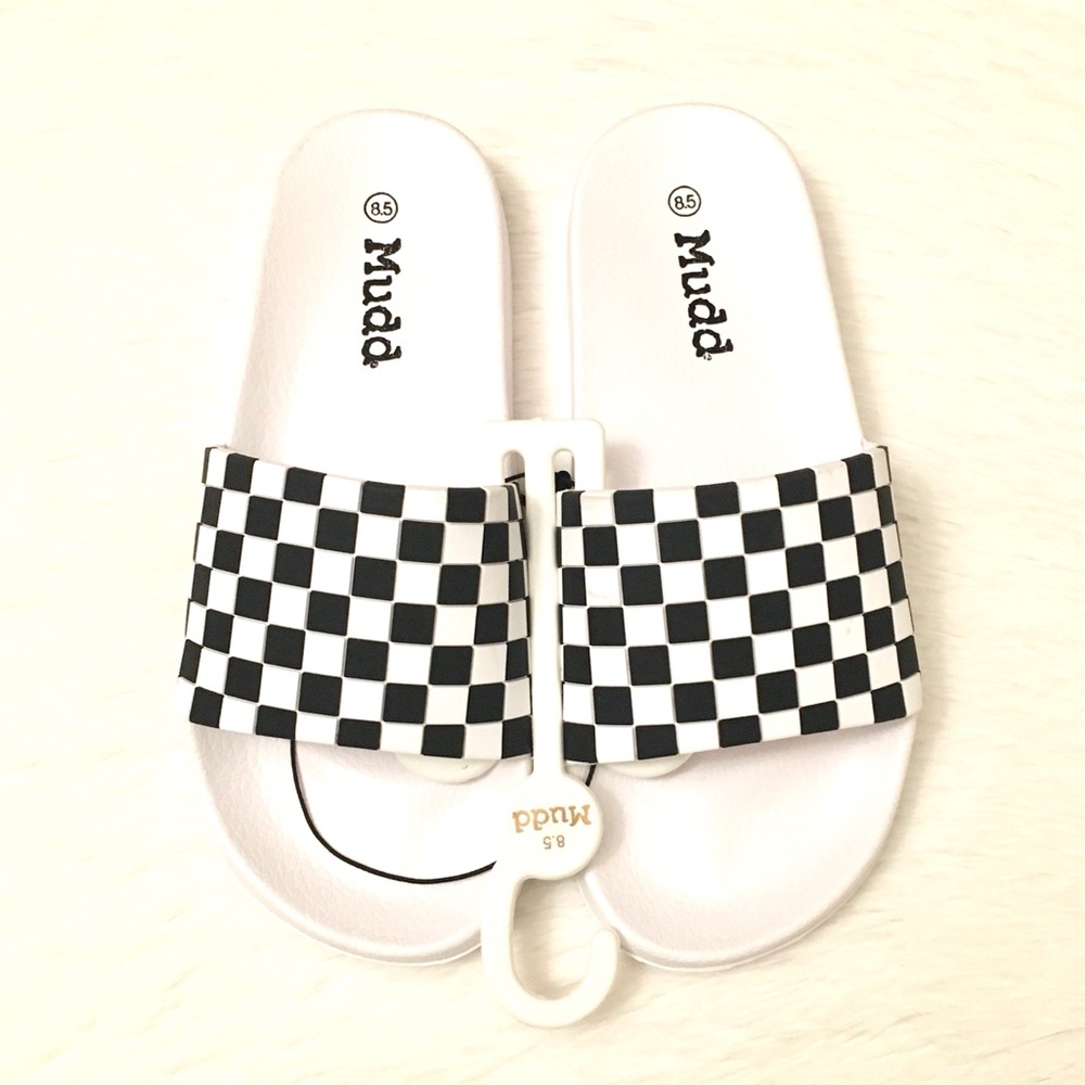 New Mudd Sandals